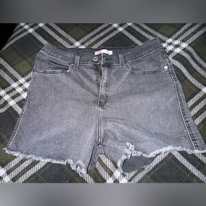 LEVI’S HIGH WASTED JEAN SHORTS